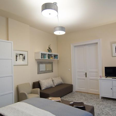 Zora Apartman Еґер Екстер'єр фото