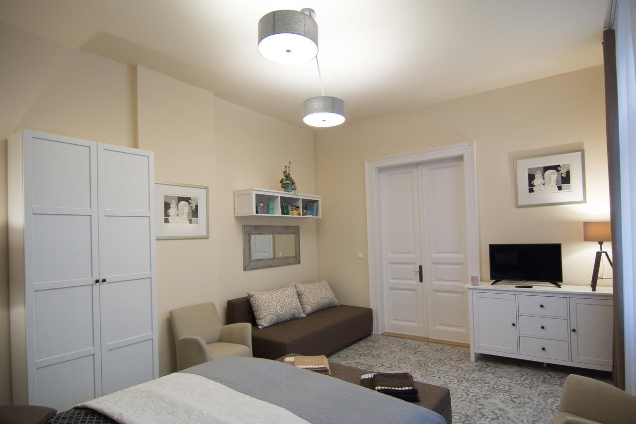 Zora Apartman Еґер Екстер'єр фото