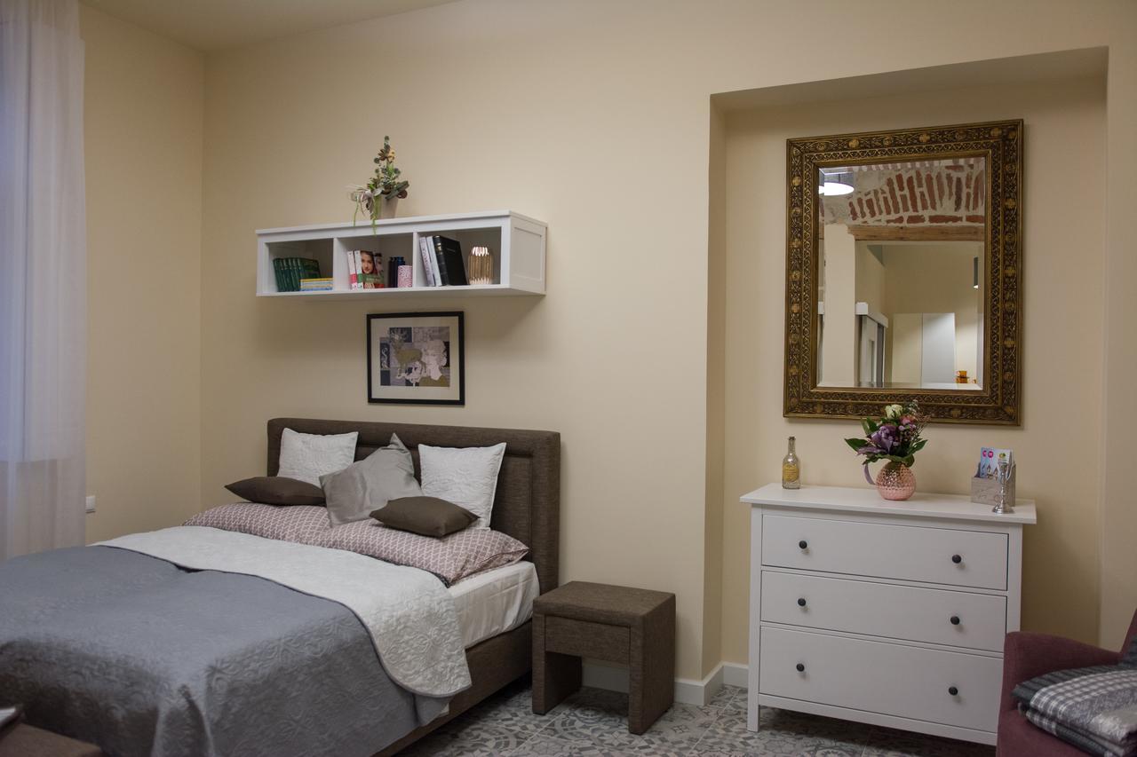 Zora Apartman Еґер Екстер'єр фото